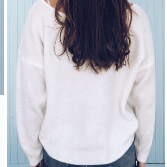 M AVAILABLE IVORY SLOUCHY V NECK IVORY PULLOVER - Picture 3 of 5